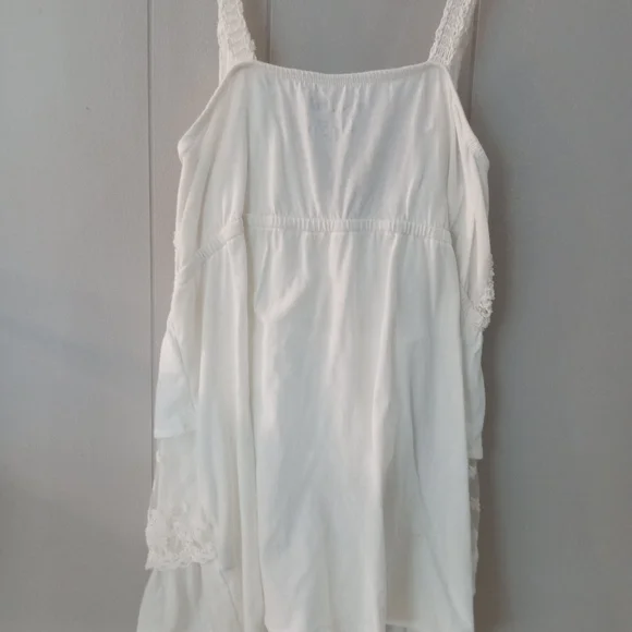 Lace and Ruffles Large White Tank Top EUC - Picture 7 of 7